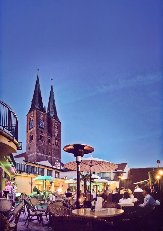 Hotel Schwarzer Adler Stendal Bagian luar foto