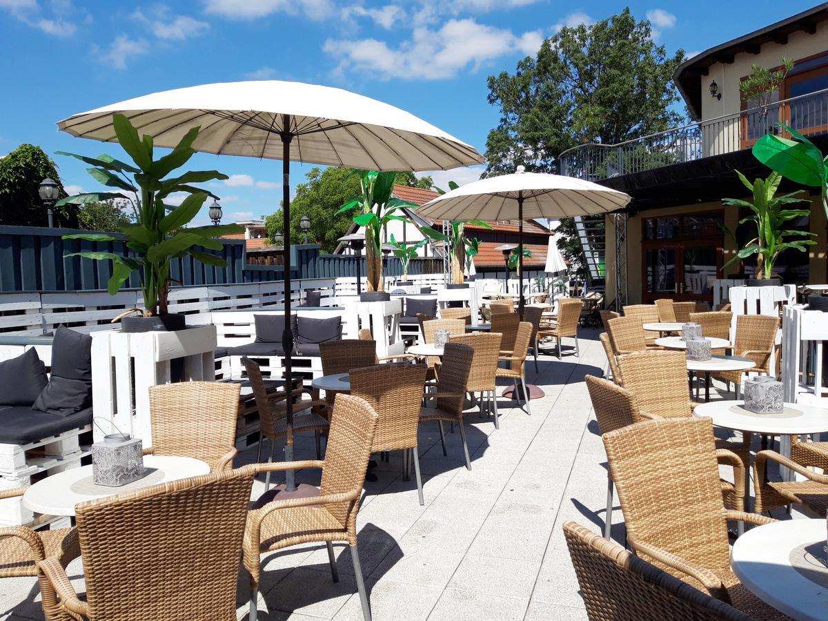 Hotel Schwarzer Adler Stendal Bagian luar foto