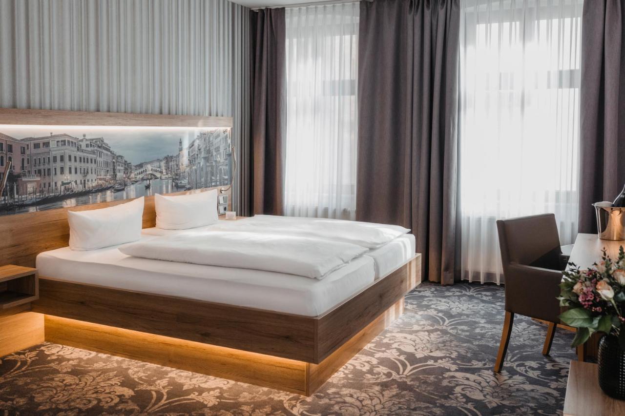 Hotel Schwarzer Adler Stendal Bagian luar foto