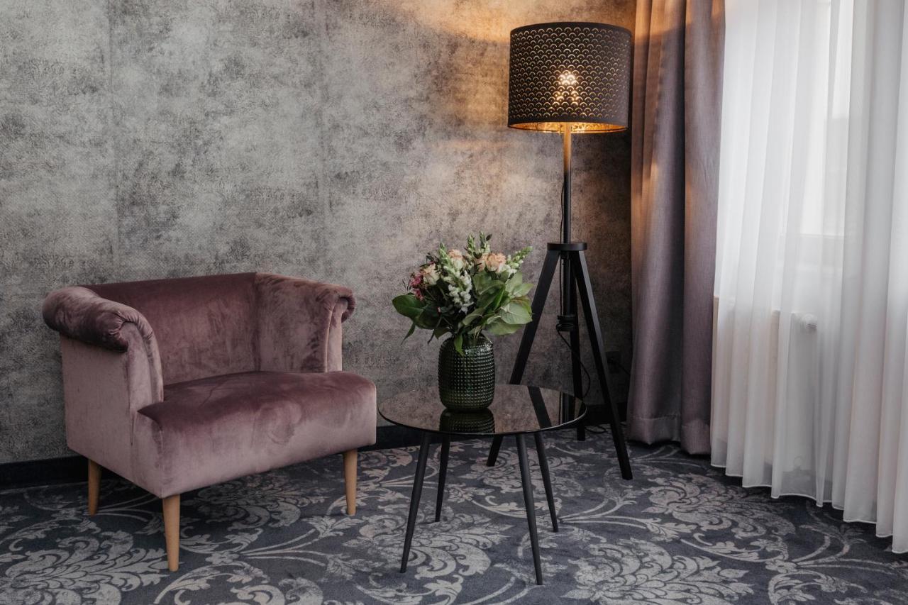Hotel Schwarzer Adler Stendal Bagian luar foto