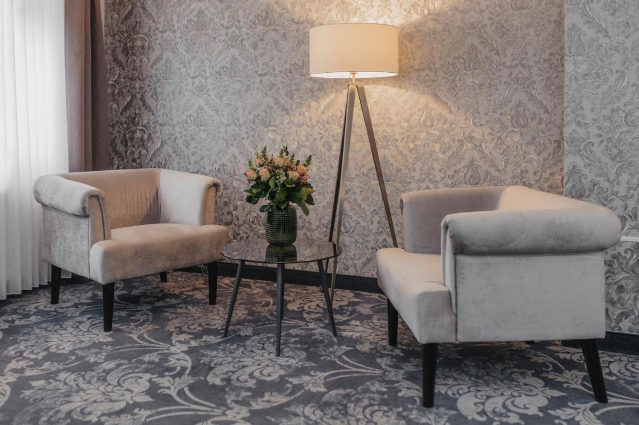 Hotel Schwarzer Adler Stendal Bagian luar foto