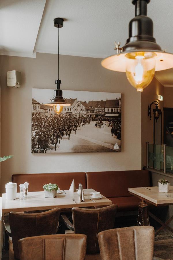 Hotel Schwarzer Adler Stendal Bagian luar foto